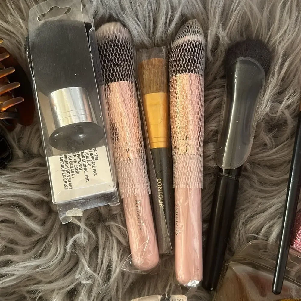 Makeup Brushes + Hair Clips Set | Bra Extenders, Apparel Tape, Beauty Kit